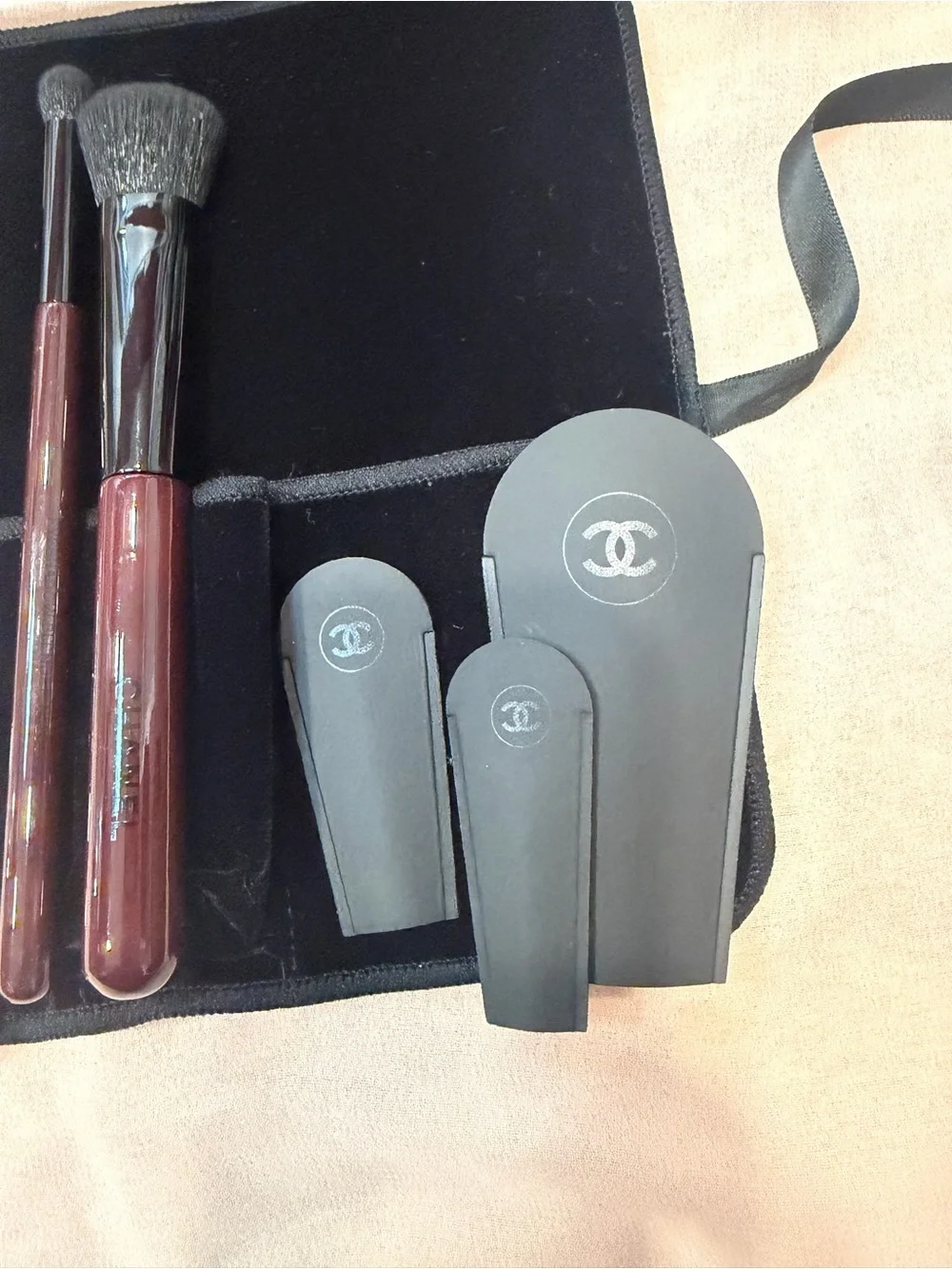 CHANEL Les Pinceaux Rouge Noir Collection Of 3 Professional Makeup Brushes